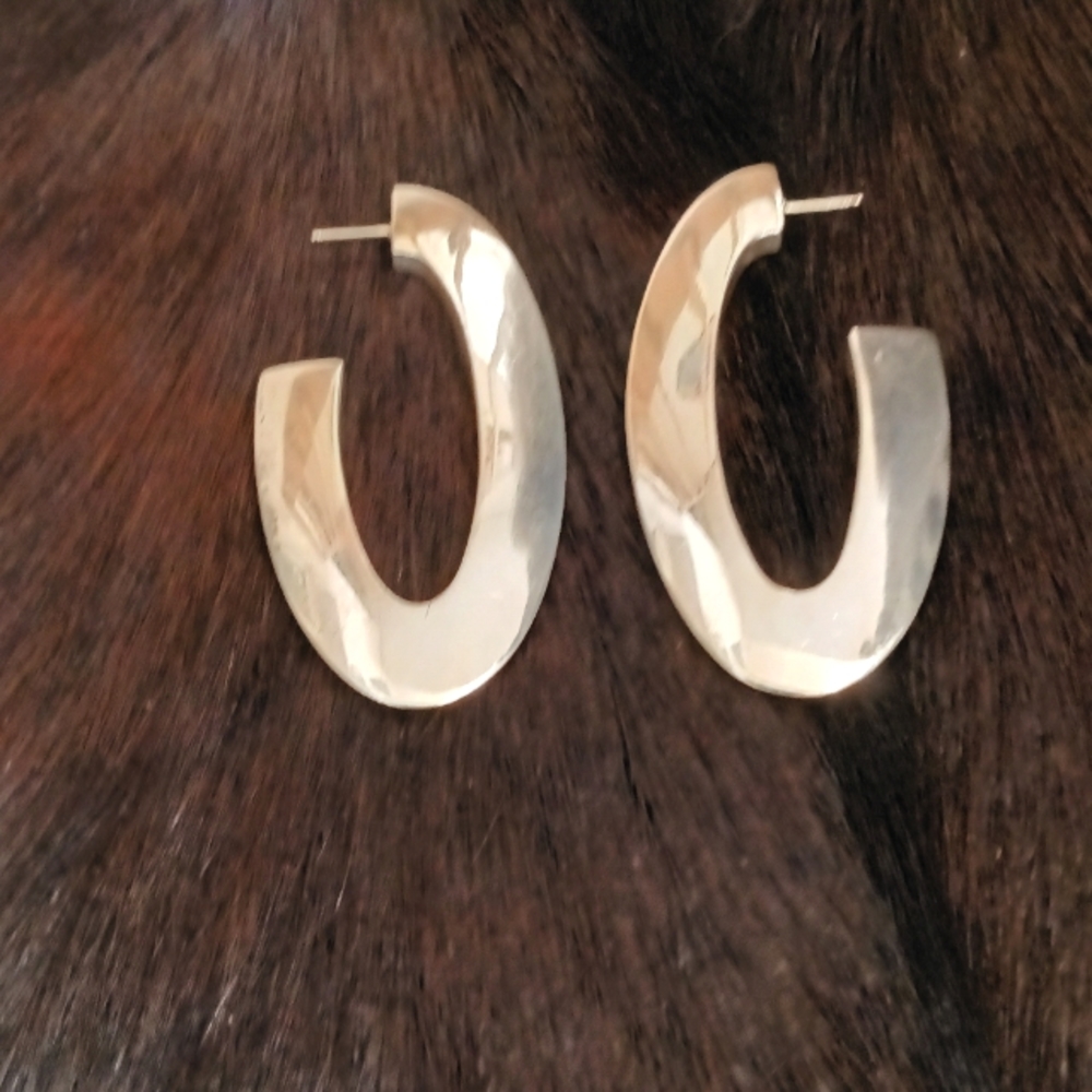 925 Sterling oval, post earrings. Very minor wear; sole owner.